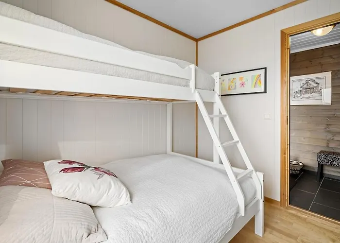 Lovely With Amazing View And Sauna Skulestadmo